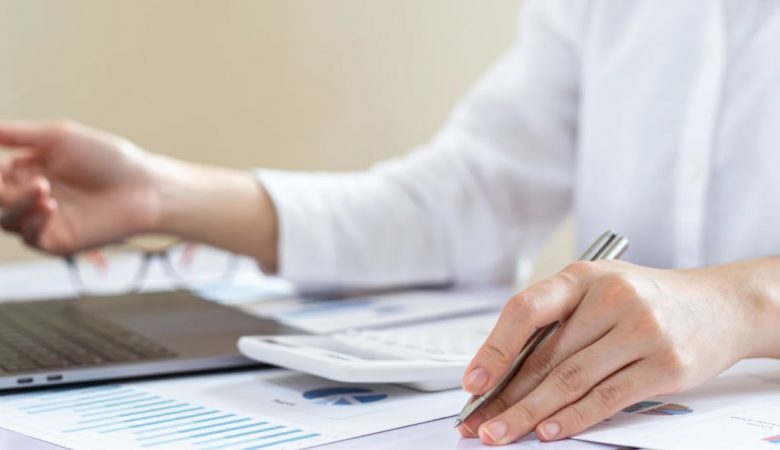 27歲提早退休的「投資黃金四守則」，不再當恐慌的韭菜